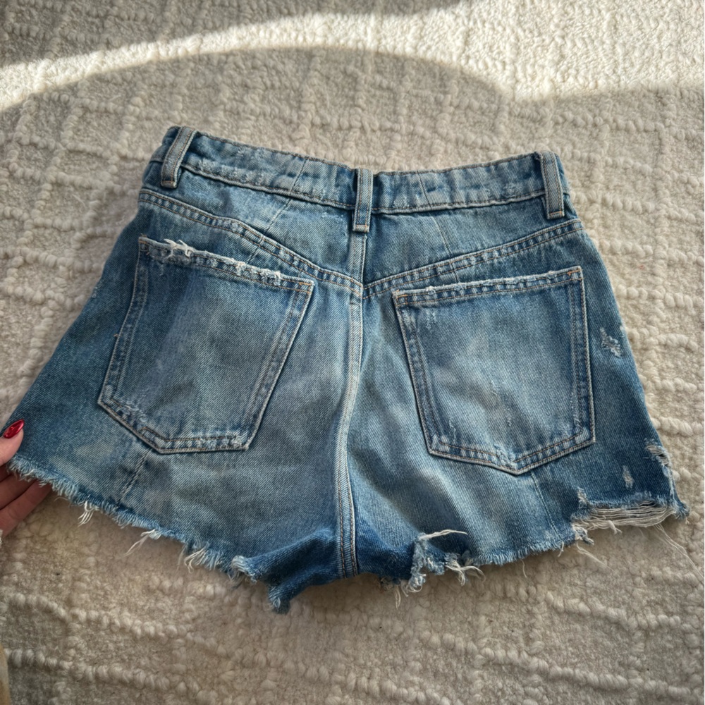 Shorts - Picture 3 of 3